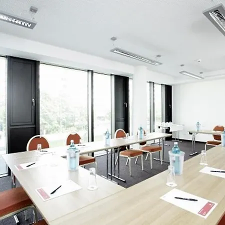 H2 ベルリン-アレクサンダープラッツ ホテル 3*